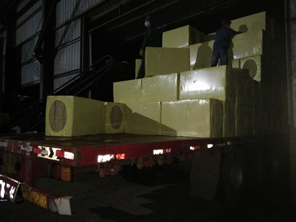 巖棉條裝車